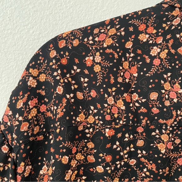 Max Studio NWT Floral Long Sleeve Collar Blouse Size Large Lightweight Button - Picture 7 of 9